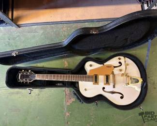6076  Gretsch Electromatic Guitar with Hard Case 