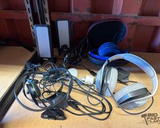 6054 Beats Headphones, SkullCandy Xbox Head Set, Dell Computer Speakers, Ear Pods