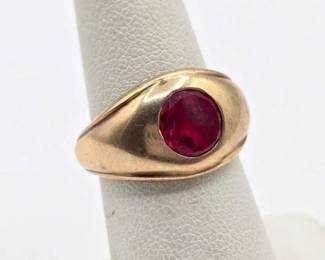 806 10k Gold Ruby Ring, 4.9g