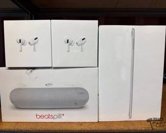 6044  NEW 64GB iPad Mini 4, 2 Air Pod Pros, Beats Pill