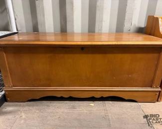 4600  Wooden Lane Chest 