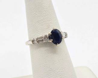 604  18k Gold Diamond and Sapphire Ring, 2.5g 