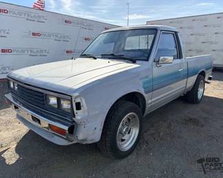 195  1985 Nissan Truck 