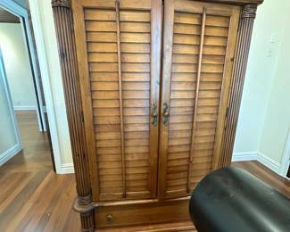 Armoire $250
