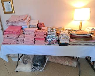 LOTS OF TOWELS, NAPKINS, PLACE MATS,  ALSO ELECTRIC BLANKETS