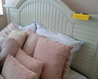 COASTAL LOOK QUEEN BED HEADBOARD