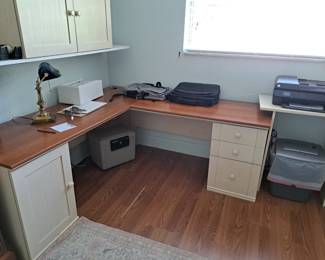NICE OFFICE SET UP