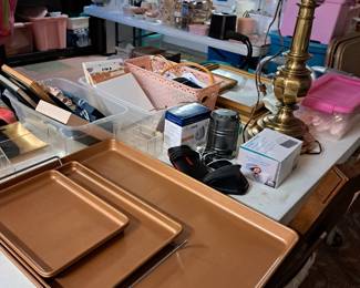 NO STICK BAKING TRAYS