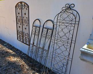 METAL GARDEN DECOR