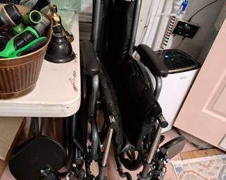 FOLDING WHEEL CHAIR