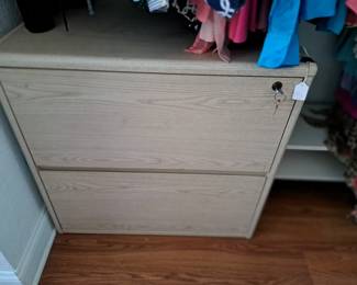 LOCKING LATERAL FILE CABINET