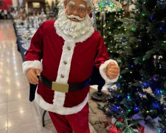 He dances! You can sing along too with the microphone that's included!