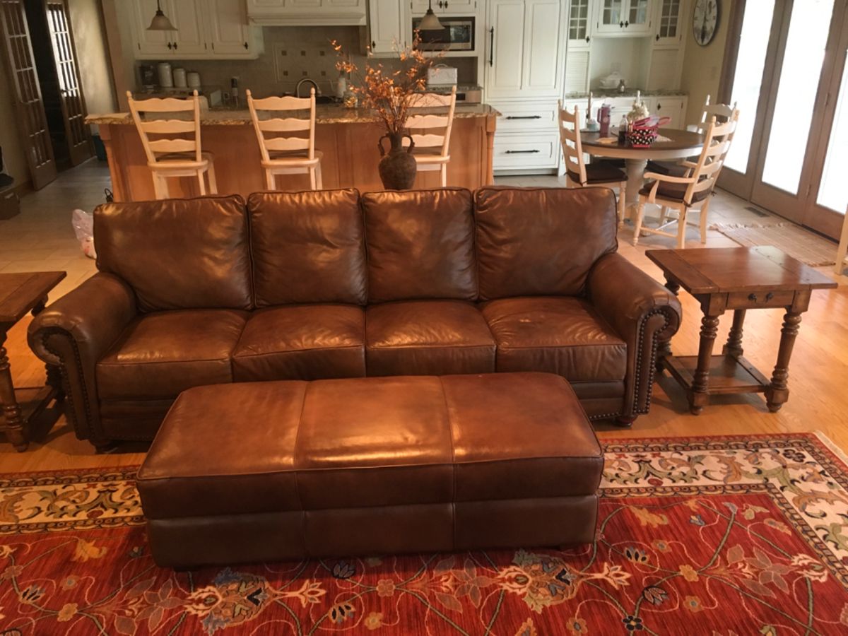 CAMELOT LEATHER SECTIONAL AND MATCHING LEATHER BENCH/STORAGE OTTOMAN