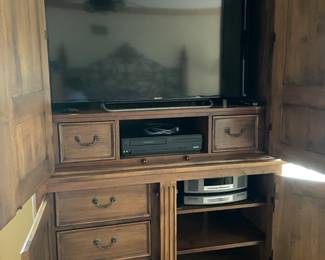 INSIDE ENTERTAINMENT ARMOIRE