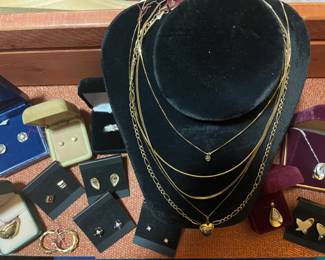 BEAUTIFUL DIAMOND AND GOLD JEWELRY