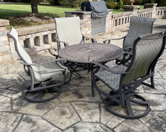 TROPITONE ROUND TABLE WITH FOUR SWIVEL CHAIRS