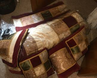 BEAUTIFUL CROSCILL KING SIZE BEDSPREAD, SHAMS, VALANCES AND THREE MATCHING THROW PILLOWS