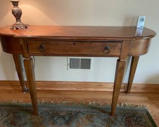 ELEGANT SOUTHERN LIVING CONSOLE TABLE