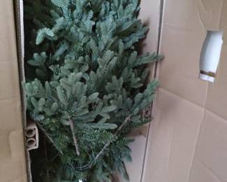 7.5' pre-lit Christmas tree