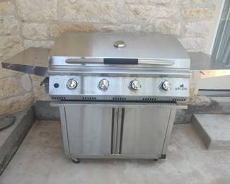 Grilla Primate gas grill/griddle, wi-fi enabled