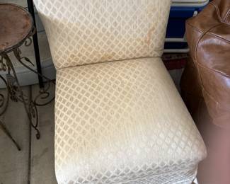 Slipper chair