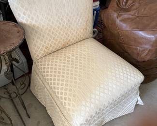Slipper chair