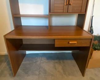 Desl w/Hutch - Overhead Cabinet & SHelves - Wood Tone - 43"W x 23"D x 25"H; with Hutch 50"H