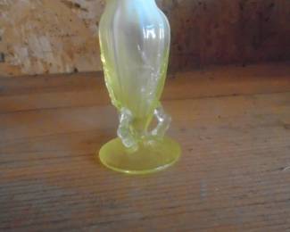 vintage ye;;ow glass vase