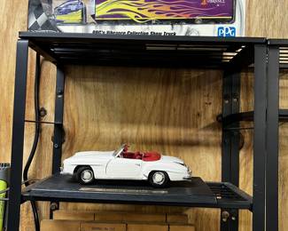 Auto Tim Signs & Die Cast Car & Mercedes Model Car