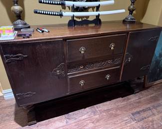 Large Entry Chest, Sword Set, Lamps