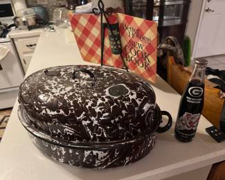 Enamel roasting pan