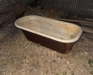 Cast iron bath tub