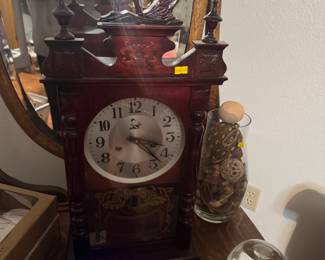 Vintage / Antique wind up clock