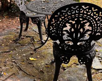 Outdoor bistro set... needs paint