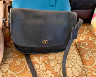Coach purse w/storage pouch