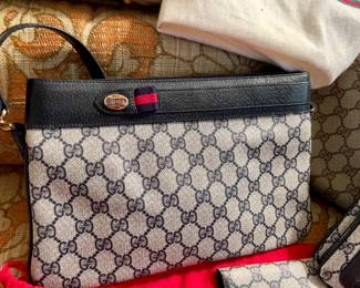 Vtg. Gucci purse w/storage pouch