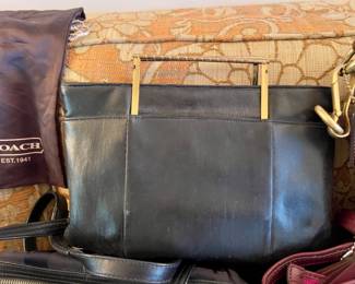 Coach purse w/storage pouch