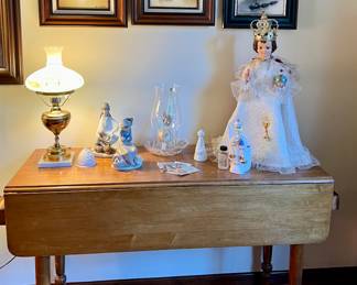 Vtg. Drop leaf table w/pullout drawer on each end