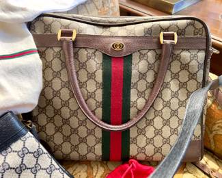 Vtg. Gucci purse w/storage pouch