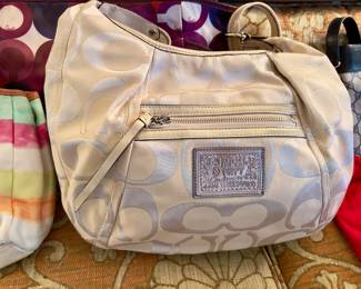Coach purse w/storage pouch