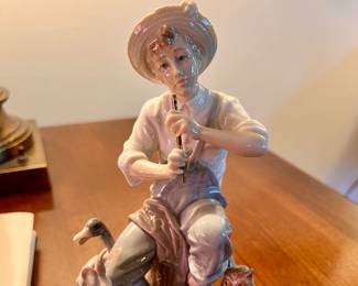 2 matching Lladro figurine