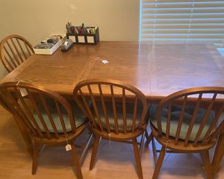 Vintage dining table with 5 chairs.