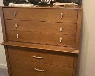 Vintage Drexel chest of drawers.
Also purses