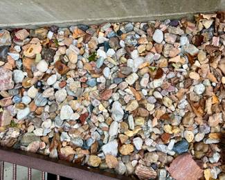 Thousands of polished rocks - pick your own
