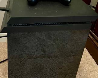 Play Station 4 w/box