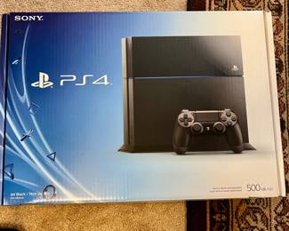Play Station 4 w/box
