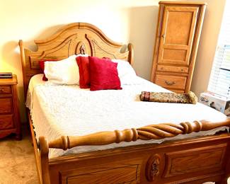 Arbek 4 pc bedroom set - Queen bed, nightstand, dresser, and wardrobe