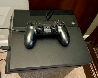 Play Station 4 w/box