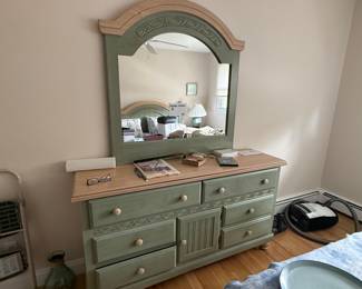 DRESSER & MIRROR