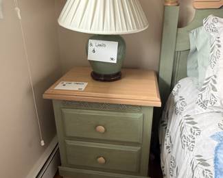 PAIR OF NIGHTSTANDS & LAMPS
